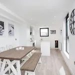 2 Bedroom Penthouse - Large Balcony - Minster View